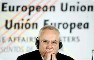 L'ex-commissaire europen Jacques Barrot peut toucher une indemnit transitoire de 11 250 euros pendant trois ans. Qu'en pense-t-il ?