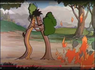 Que fait l'arbre au feuillage noir pour stopper le feu ?