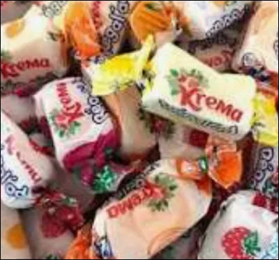 De quelle couleur sont les bonbons à la fraise ?