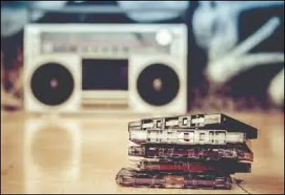 Qui a chant&eacute; "Dieu m'a donn&eacute; la foi" en 1996 ?