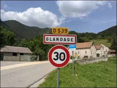 Où se trouve ce village ?