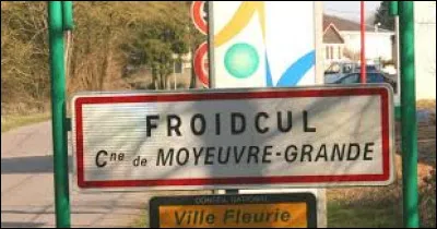 Dans quel département se situe ce village ?