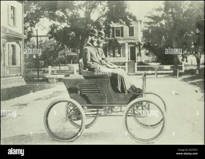 Automobile signifie : « qui se meut par soi-même », qui a inventé le premier véhicule automobile ?