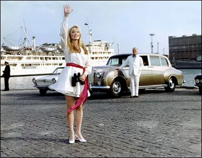 Qui est la vedette du film comique "12 + 1" sorti en 1969 ?