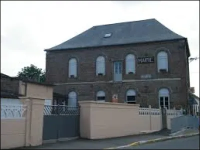 Village de l'Amiénois, sur les bords de la Nièvre, Halloy-lès-Pernoy se situe dans l'ancienne région ...