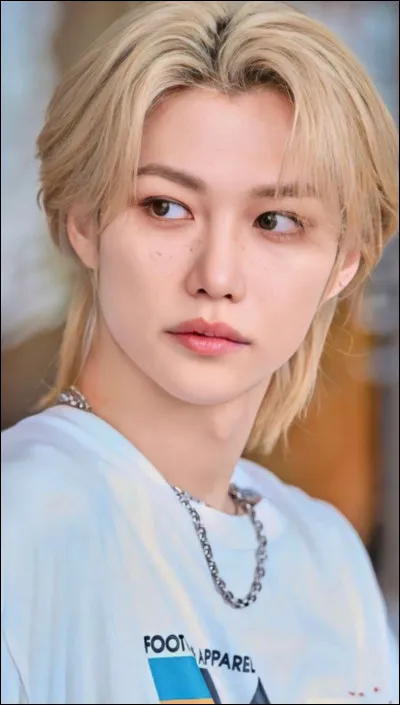 L'aimes-tu avec ses cheveux blonds ?