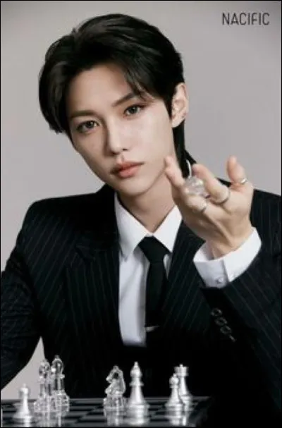 L'aimes-tu avec ses cheveux noirs ?