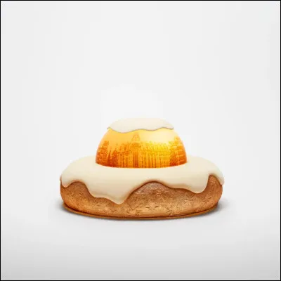 Ce dôme en chocolat blanc orné de motifs cuivrés de Paris en lithophanie. Une fois cela admis, quel mystère recellerait encore cette oeuvre ?