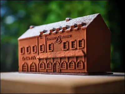 Celle-ci se compose dune base de sablé au cacao, dune madeleine moelleuse au sarrasin... Quelle "grande maison" l'a inventée et qu'a-t-elle aussi de particulier ?