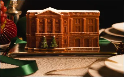 Mousse vanille de Madagascar, croustillant praliné amande et spéculoos, fine compotée de pommes et biscuit moelleux pour ce monument : oui, mais lequel ?