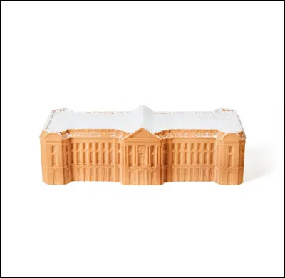 Restons dans l'architecture avec la réplique d'un monument capital, ... [Lequel ?] Ce dessert est fait d'un biscuit meringué (blancs d'ufs, sucre et poudre d'amandes) appelé ... [Complétez !]