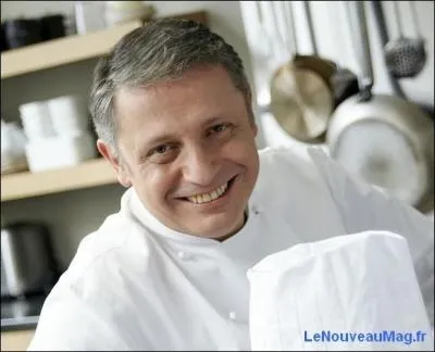Animateur cuisinier sur France 2, c'est David ... .