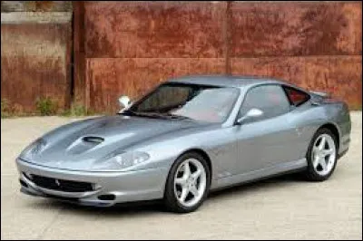 Ah Maranello ! Terre d'une des plus grandes légendes de l'automobile mais c'est aussi le nom d'une voiture. En 2025, la "550 Maranello" a plus de 20 ans et il m'a fallu du temps pour retrouver cette voiture. Qui l'a produite ?