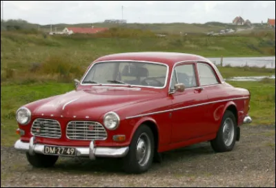 Connue pour avoir apporté la ceinture de sécurité à trois points, cette berline porte le nom d'Amazon sur son marché national, mais sur la scène internationale, elle a été appelée Série 120. Qui a produit l'innovante Amazon ?