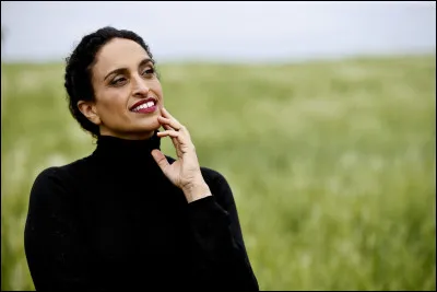 Noa est le nom de scène dune chanteuse célèbre. De quel pays est-elle ?