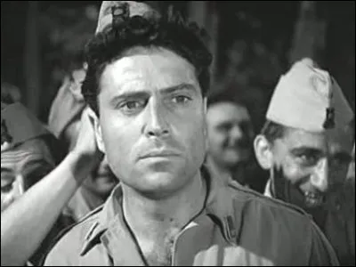 Alors journaliste à l'Unita, il débute au cinéma avec le rôle important de Marco dans "Riz amer"; il joue ensuite dans plusieurs autres films imprégnés par le néoréalisme - "Anna", "Pâques sanglantes", "le chemin de l'espérance" : c'est ...