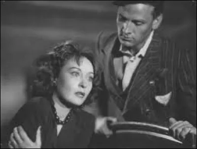Quel est ce film, réalisé par Luchino Visconti, sorti en 1943, avec 	Massimo Girotti et Clara Calamai, communément considéré comme le premier film du néoréalisme ?