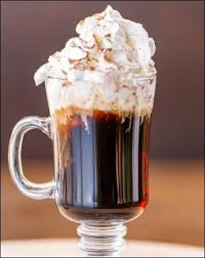 Quel alcool ajoute-t-on généralement dans l'irish coffee ou café irlandais ?