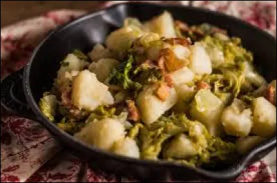 Comment se nomme cette spécialité à base de pommes de terre, lard et salade ?
