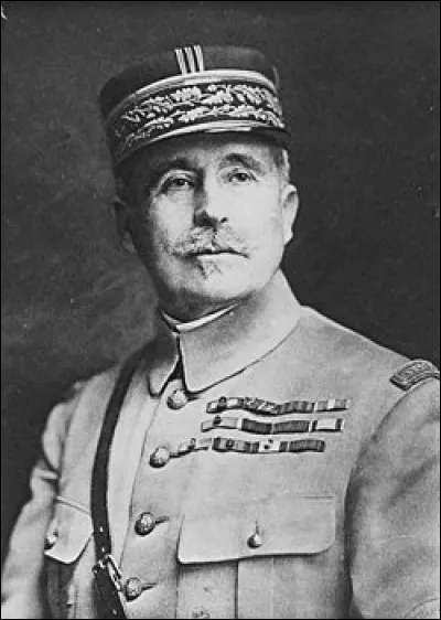 Le général Robert Nivelle est le vainqueur de la bataille de Verdun le 18 décembre 1816 suite à ses 8 mois de victoires sur toutes les positions allemandes .