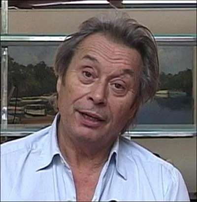 Il est le prtre dans 'La vie est un long fleuve tranquille', c'est Patrick ... .