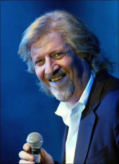 Imitateur qui a su garder un regard de gosse avec son mission 'le plus grand cabaret du monde', c'est Patrick ... .