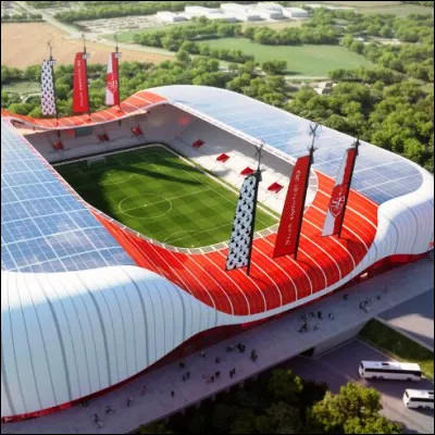 Quel nombre premier, somme de trois carrés, est associé au club de football du Stade brestois ?