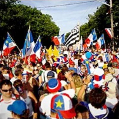 Quelle chanson enfantine inclut le mot "tintamarre" ?