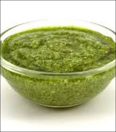 Quelle sauce italienne est faite avec du basilic, du parmesan et des pignons ?