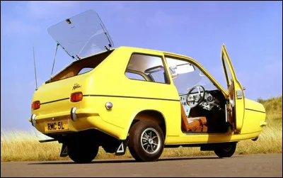 Voici une belle auto à trois roues du nom de...