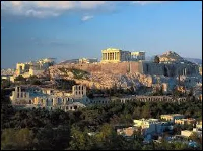 Dans quelle région de Grèce se trouve Athènes ?