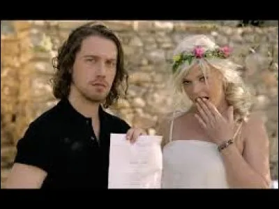 Avec quel chanteur Micky Green a-t-elle chant&eacute; "Chou Wasabi" en 2013 ?