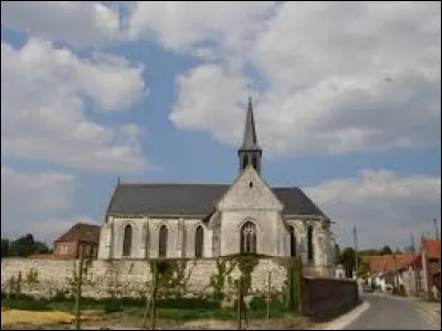 Voici l'église Saint-Nicolas, à Maintenay. Village de l'arrondissement de Montreuil-sur-Mer, sur les bords de l'Authie, il se situe dans l'ex région ...