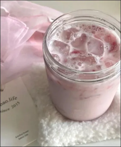 Quelle boisson est souvent associée au Wonyoungism dans les routines esthétique ?