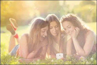 Ton amie te fait une blague qui ne fait rigoler personne, tu...