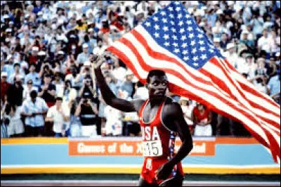 Carl Lewis remporte ses quatre premières médailles d'or (100, 200 m, relais 4x100 et longueur) : c'était en ...
