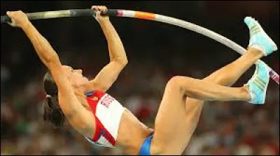 Yelena Isinbayeva remporte l'or pour la deuxième fois et établit un nouveau record olympique du saut à la perche féminin : c'était en ...