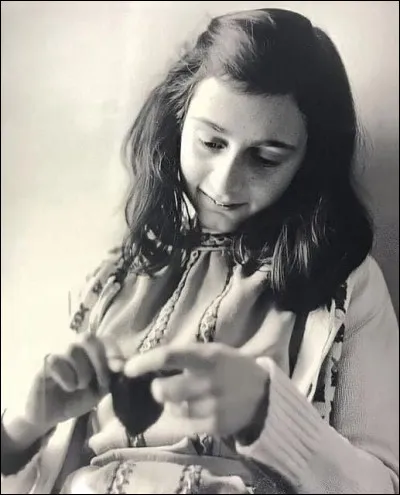 Quel âge a Anne Frank lorsqu'elle décède à Bergen-Belsen en mars 1945 ?