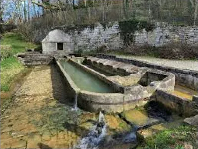 Notre promenade prend fin devant le lavoir-abreuvoir de Thurey-le-Mont. Village Doubien, il se situe dans l'ex région ...