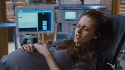 Comment décide-t-elle d'appeler son bébé si c'est une fille ?