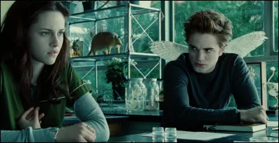 Dans quel cours Bella va-t-elle rencontrer l'un d'entre eux ?