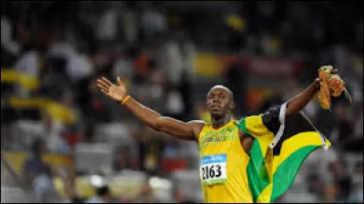 Usain Bolt remporte ses premiers titres olympiques : deux médailles d'or sur 100 m et 200 m, battant à chaque fois le record du monde : c'était en ...