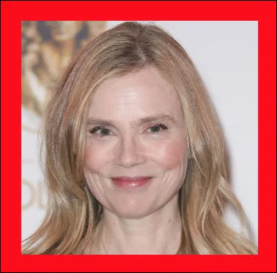 Quel est le patronyme de cette Isabelle, actrice, écrivaine et réalisatrice française ?