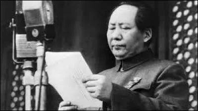 Mao Zedong proclame la fondation de la République Populaire de Chine, sur la place Tian'anmen à Pékin : c'était en ...