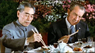 Quel est cet homme, premier ministre de la république populaire de Chine d'octobre 1949 jusqu'à sa mort en janvier 1976, qui a joué un rôle de premier plan dans la politique étrangère chinoise dans cette période ?