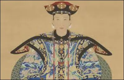Cette dynastie manchoue règne de 1644 à 1912 ; c'est la dernière de la période impériale, faite de prospérité et de rayonnement au XVIIIe siècle puis d'un déclin au XIXe : ce sont les ...