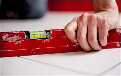 Le niveau à bulle est un outil de...