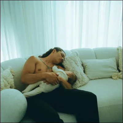 Ensuite, notre Hatik marié est devenu père. Quelle chanson a-t-il fait pour son fils ?