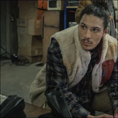 Ensuite en 2024, il a rejoué dans une série. "Une vieille affaire refait surface quand un journaliste disparaît, sa fille, une détective amatrice du Web, part à sa recherche dans une ville de montagne hantée par le secret, la mort est une secte...". Quel est le titre ?