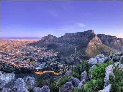 Quelle ville sud-africaine est surnomm&eacute;e �la ville des vents� ?